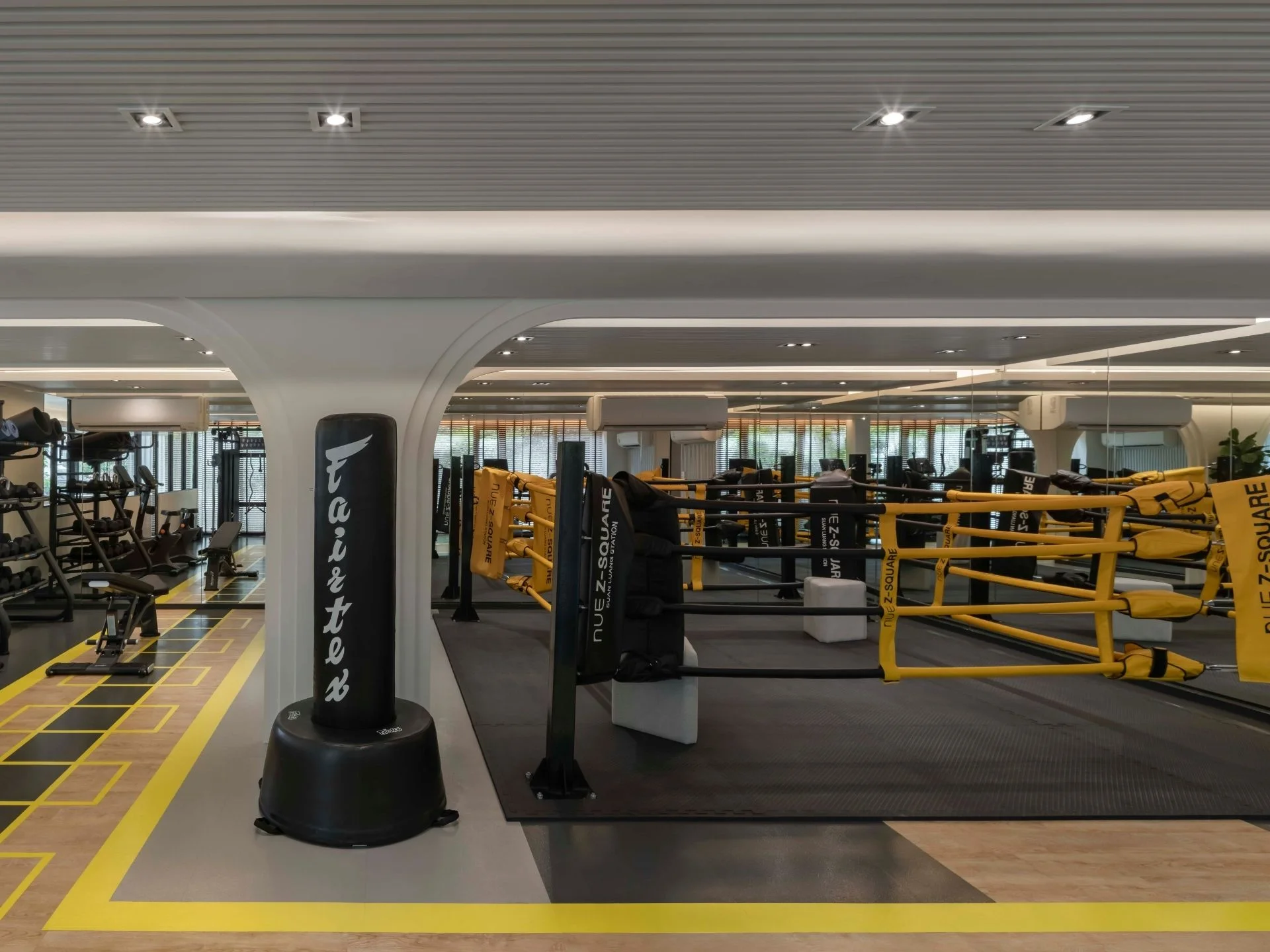 Фитнес-центр с тренажёрами в Nue Z Square, Srinakarin-1