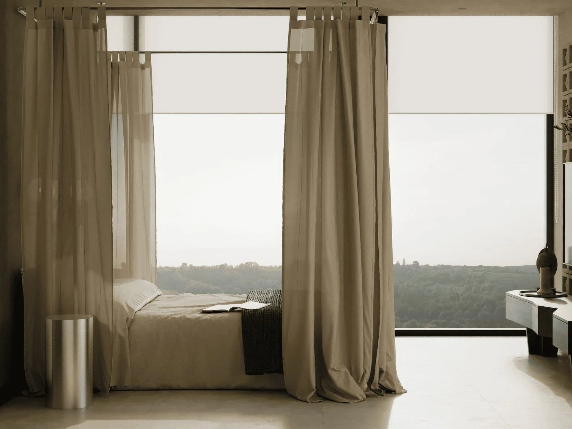 Dormitorio principal con cama dosel y vista al bosque en estudio Bamboo Forest, Bang Tao