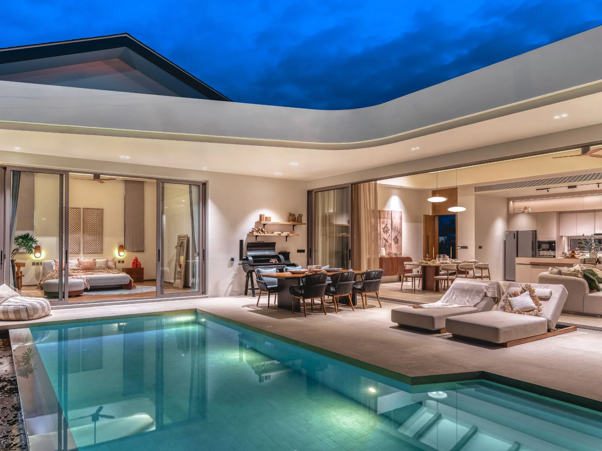 Приватный бассейн и открытая гостиная в 3-спальной вилле Manor Villas, Талан