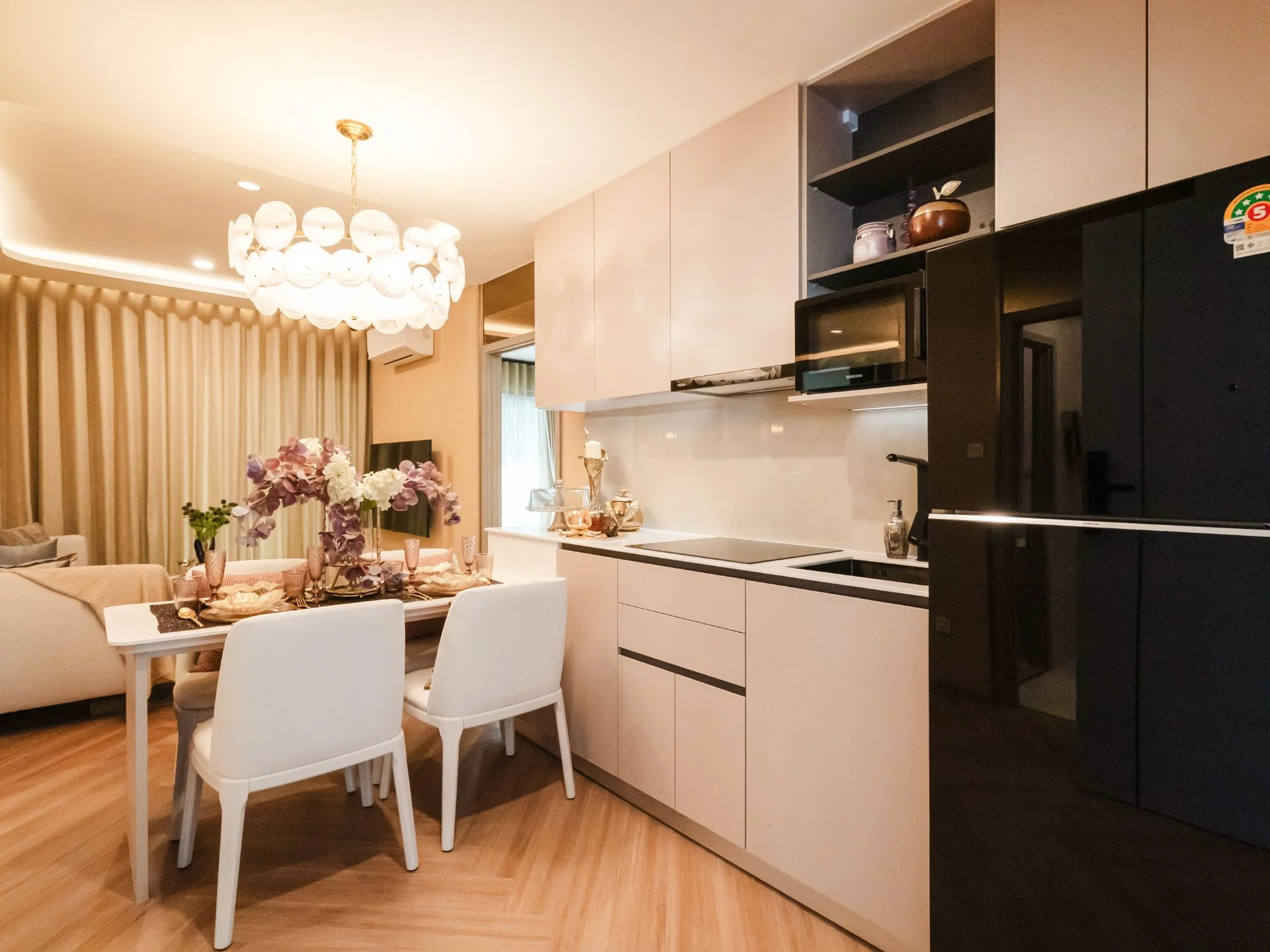 Open-plan kitchen and dining area in 2-bedroom apartment at The Title Coralina, Kamala