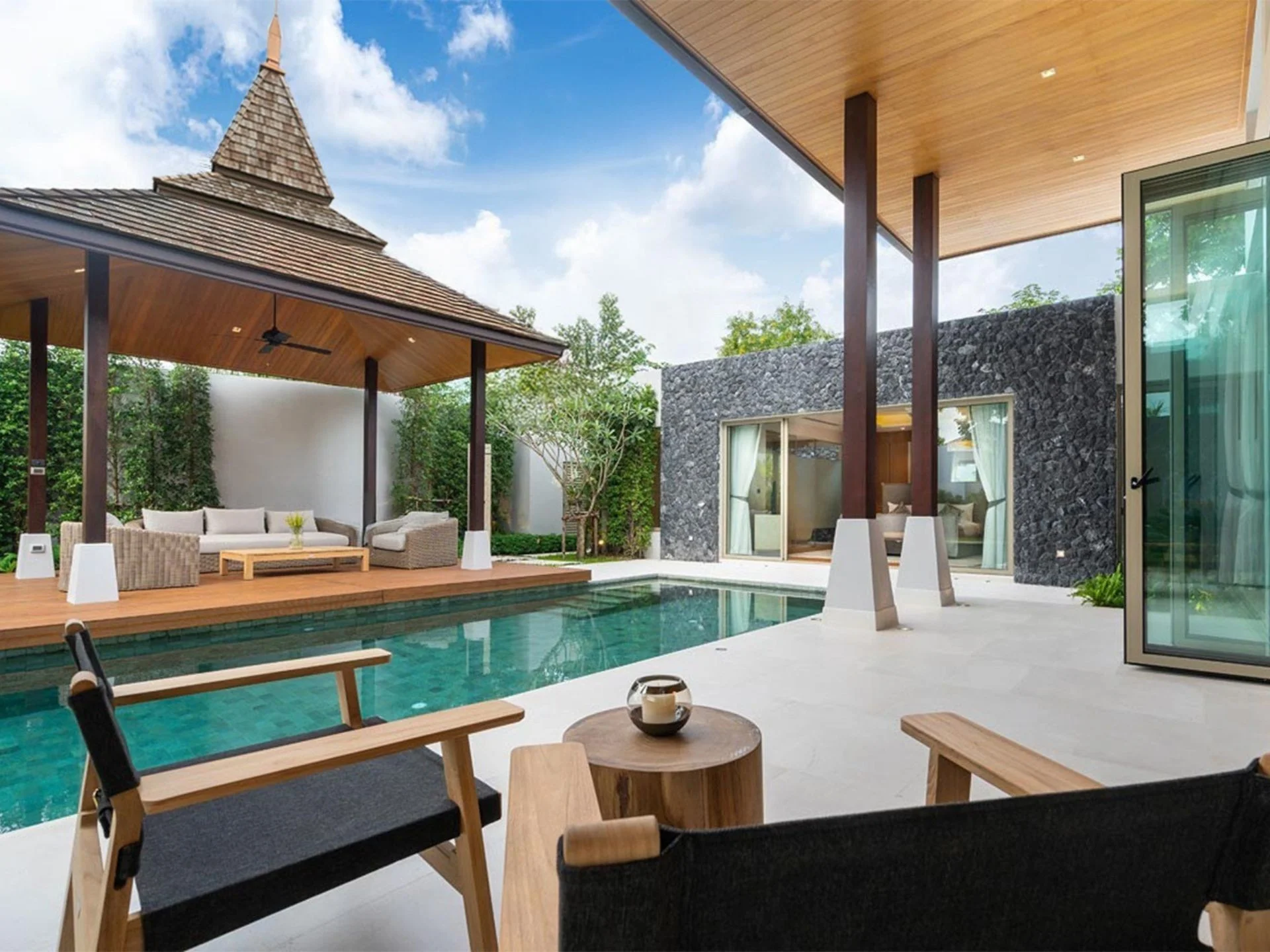 Space around the swimming pool