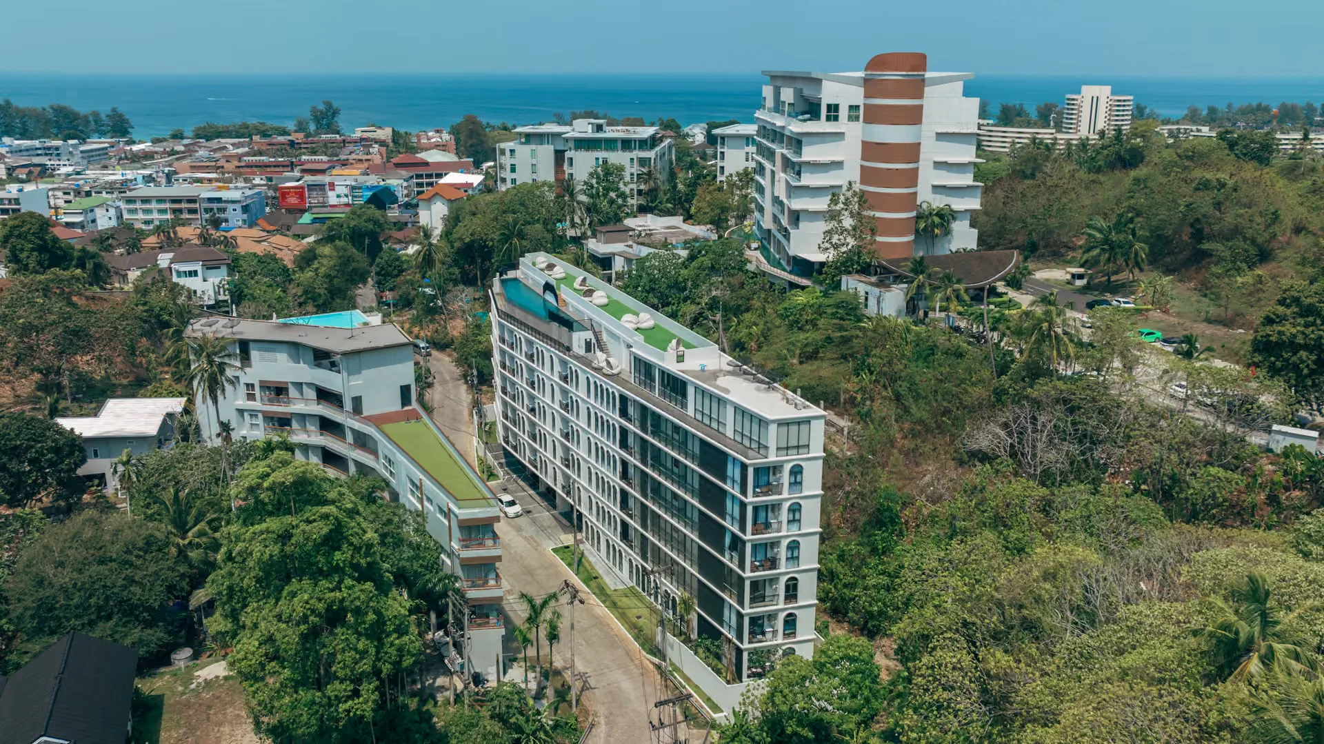 Aerial view of Palmetto Park residence building with rooftop pool, Thailand