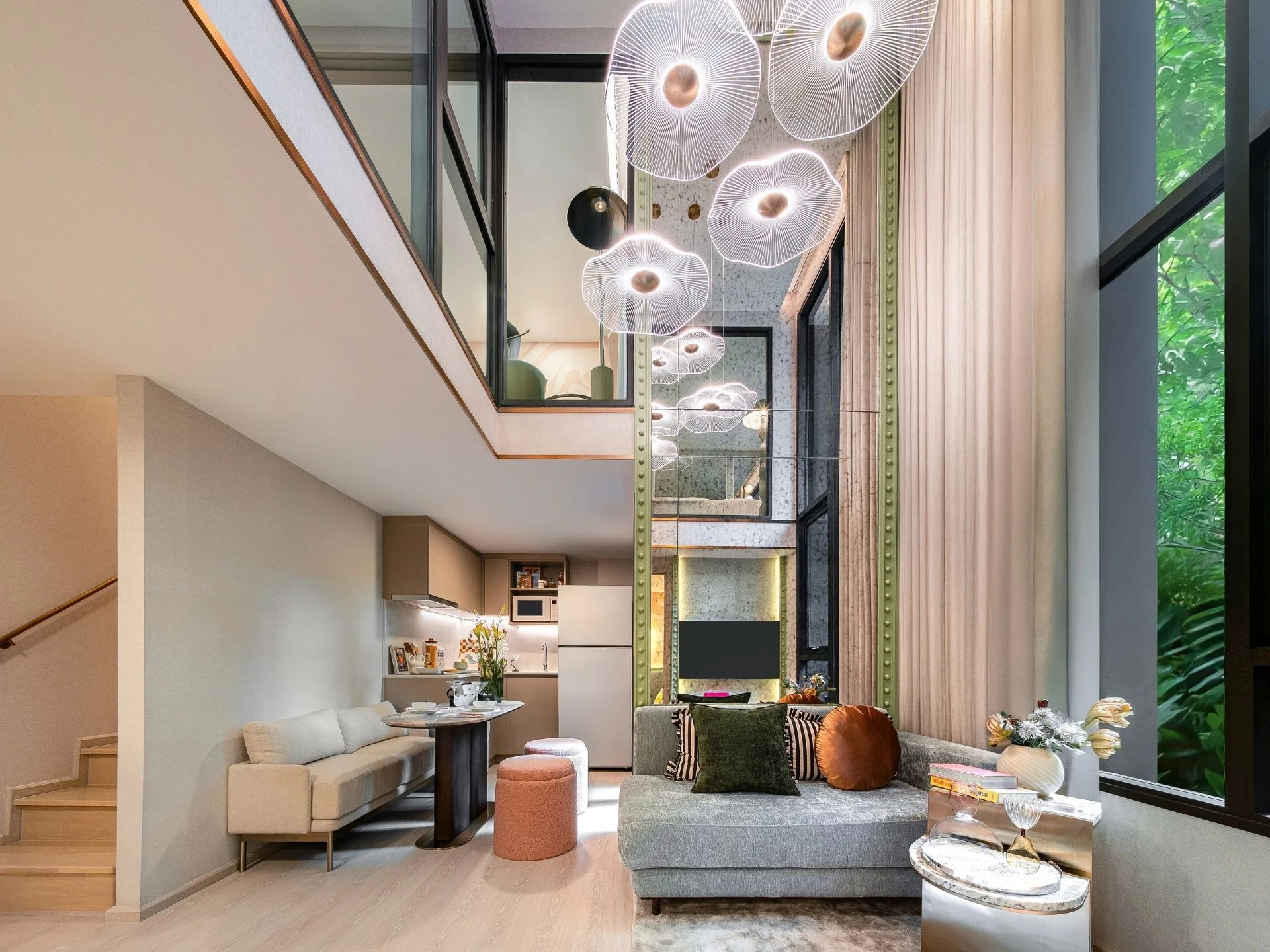 4.7 m ceiling height