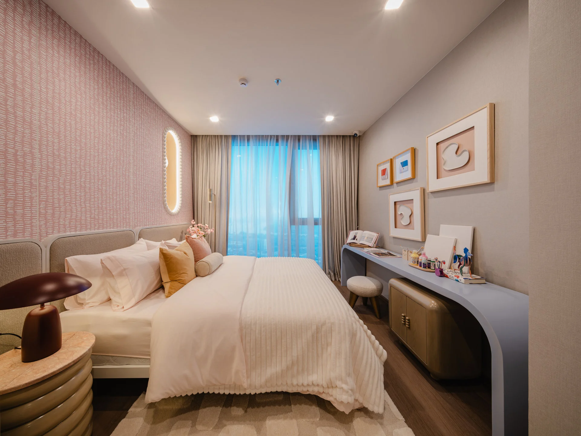 Interno della camera da letto di un appartamento con 1 camera da letto presso WIDEN, Sathorn, Thailandia