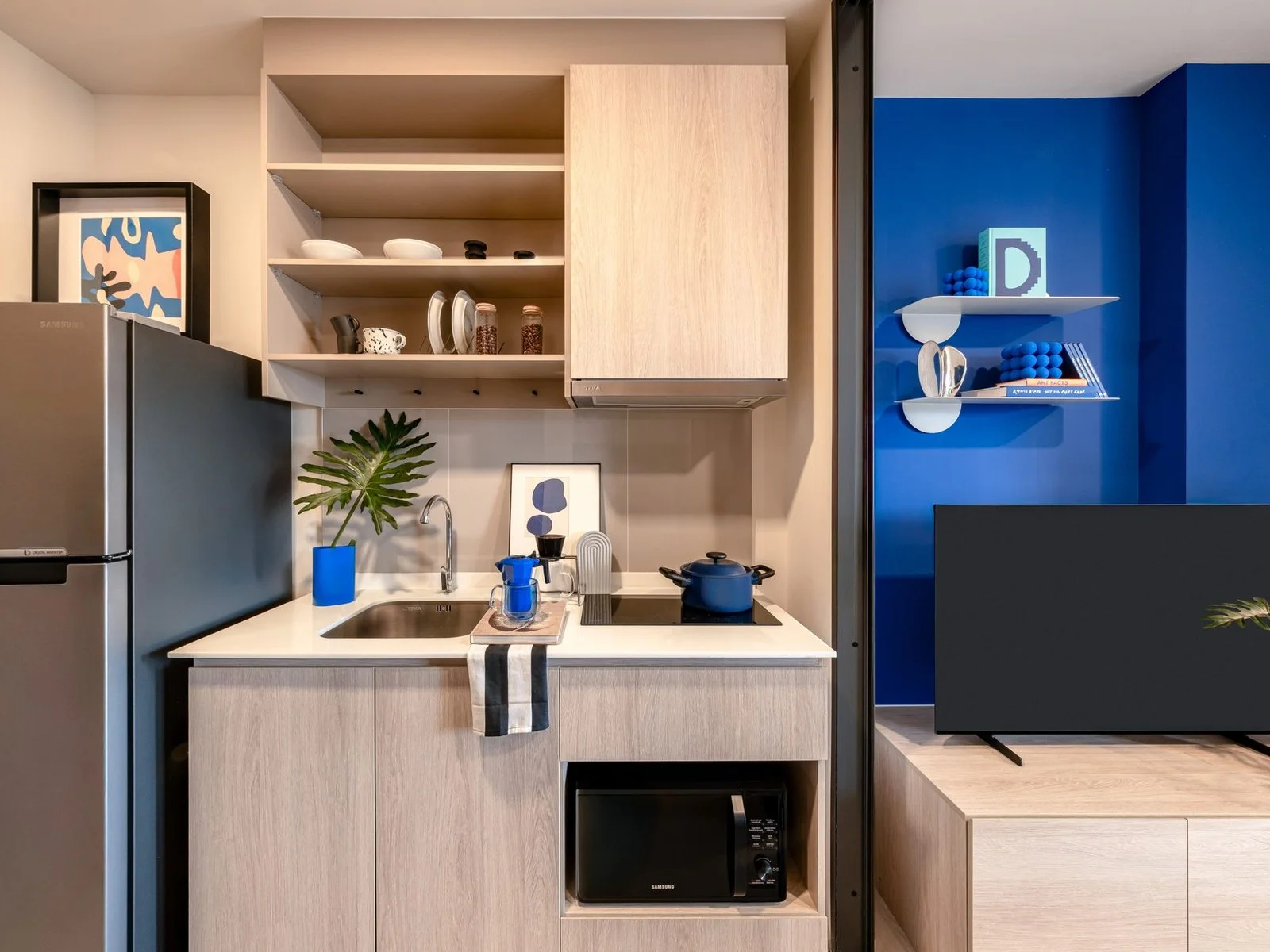 Kitchen behind a glass partition